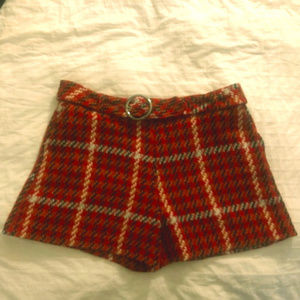 Cute mod ASOS plaid shorts with belt for Fall!